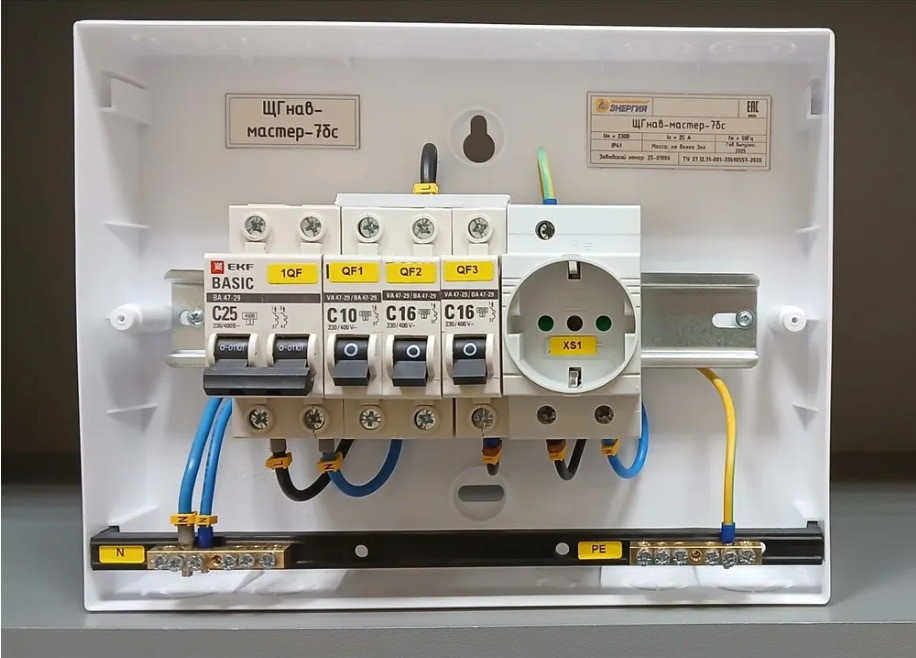Щит распределительный в сборе, 7 модулей, 1-фазный, 220В, навесной Щит распределительный в сборе, 7 модулей, 1-фазный, 220В, навесной
