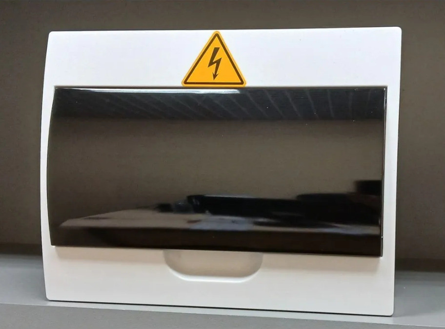 Щит распределительный в сборе, 7 модулей, 1-фазный, 220В, навесной Щит распределительный в сборе, 7 модулей, 1-фазный, 220В, навесной