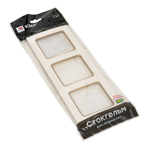 Стокгольм Рамка 3-местная белая с линией цвета шампань EKF PROxima EAM-G-302-20 Стокгольм Рамка 3-местная белая с линией цвета шампань EKF PROxima EAM-G-302-20