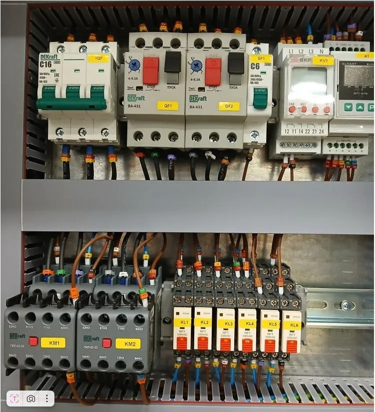 Шкаф управления насосами ШУН-2-022-400В, 2 насоса: 400В; 2,2кВт; 6А; IP 54 Шкаф управления насосами ШУН-2-022-400В, 2 насоса: 400В; 2,2кВт; 6А; IP 54