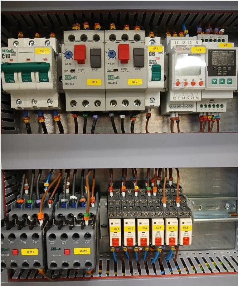 Шкаф управления насосами ШУН-2-015-400В, 2 насоса: 400В; 1,5кВт; 4А; IP 54 Шкаф управления насосами ШУН-2-015-400В, 2 насоса: 400В; 1,5кВт; 4А; IP 54